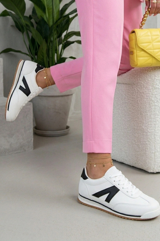 Witte sportschoenen met zwarte...