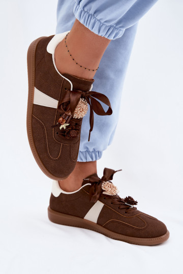 Donkerbruine dames sportschoenen met mooie details Lelora