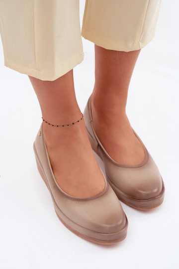 Zandkleurige leren dames schoenen met platform Vinceza 39987