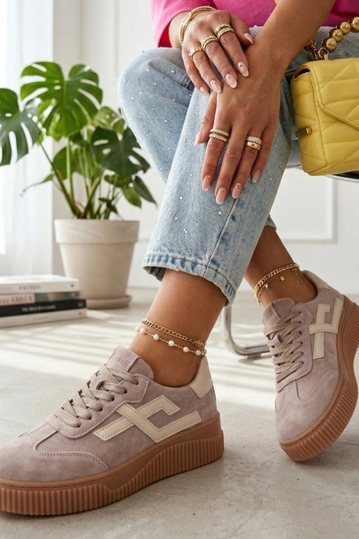 Zandkleurige sportschoenen van echt...