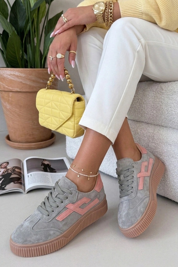 Groene sportschoenen van...