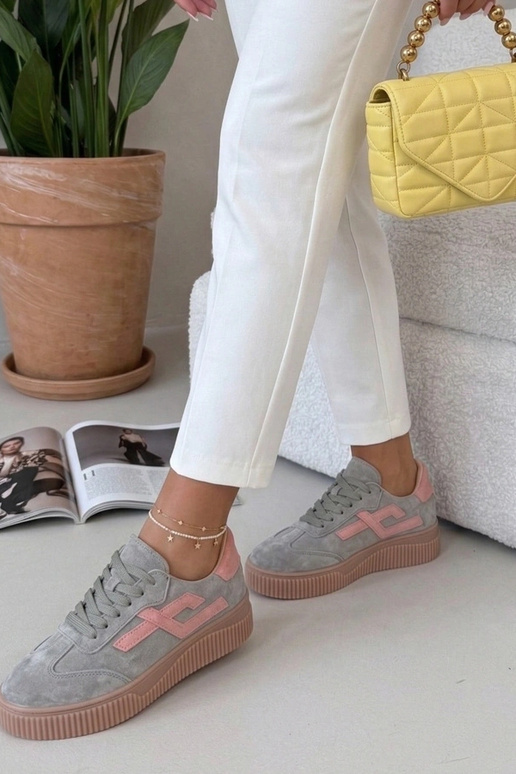 Groene sportschoenen van echt leer...