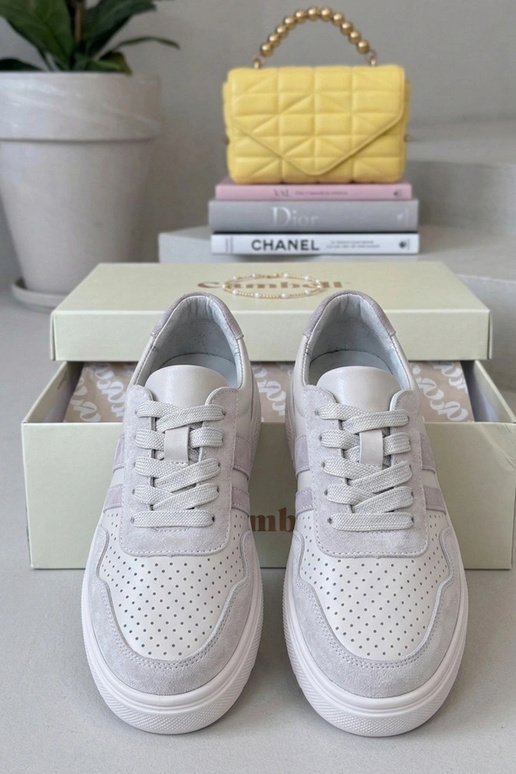 Zandkleurige sportschoenen van echt...