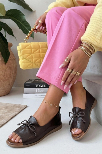 Bruine leren ballerina's...