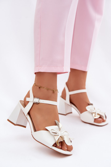 Vinceza 20283 dames hoge hak sandalen met bloemenversieringen in witte kleur 2