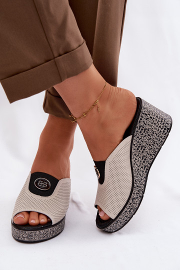 Leren slippers met platform en ornamenten S.Barski LR61-7011 zandkleur 2