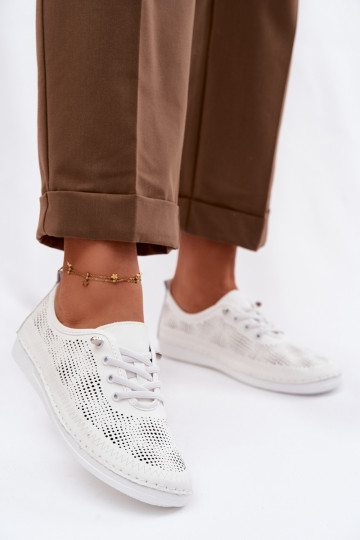 Dames leren schoenen met geperforeerde elementen S.Barski LR61-7083 witte kleur