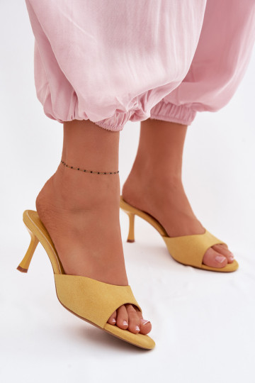 Synthetische suède slippers met dunne hakjes in gele kleur Melissea 2