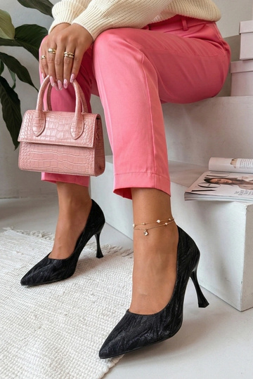 Dames zwarte pumps met glanzende afwerking Gwyneira 2
