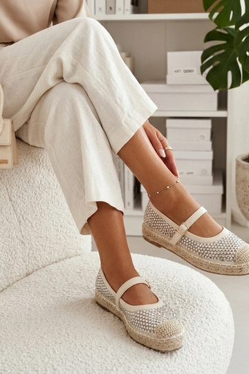 Zandkleurige platform...