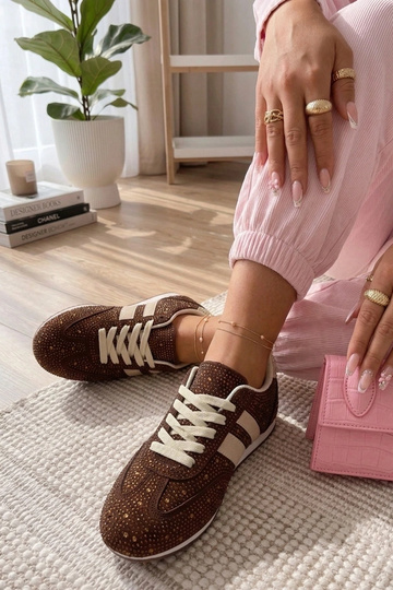Bruine sneakers versierd met zirconia Sybilla