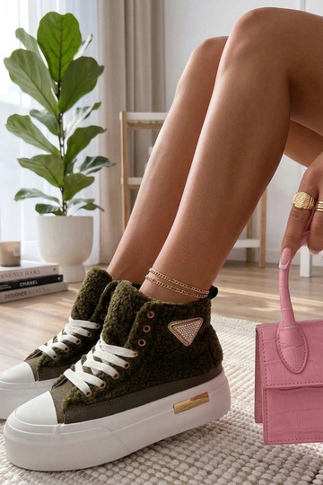 Groene fluffy sneakers met...