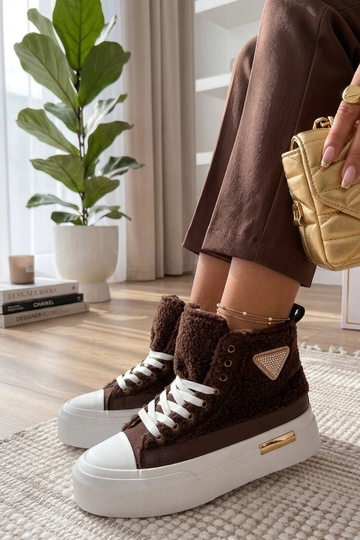 Bruine fluffy sneakers met... 2