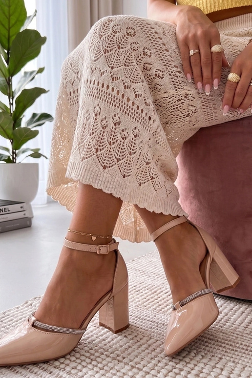 Zandkleurige lakleren schoenen met...