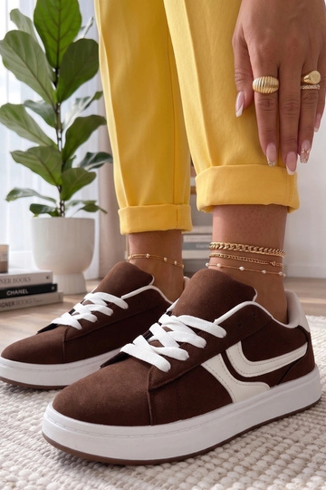 Bruine sneakers met...