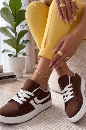 Bruine sneakers met... 2