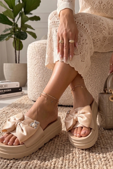 Beige platformklompen met...