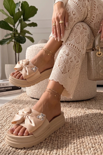 Beige platformklompen met... 2