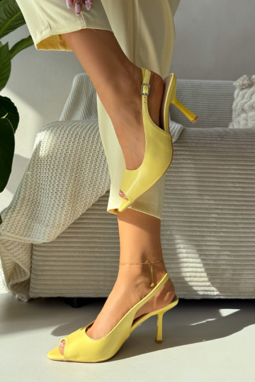 Dames sandalen met dunne hakjes in gele kleur Sevina 2