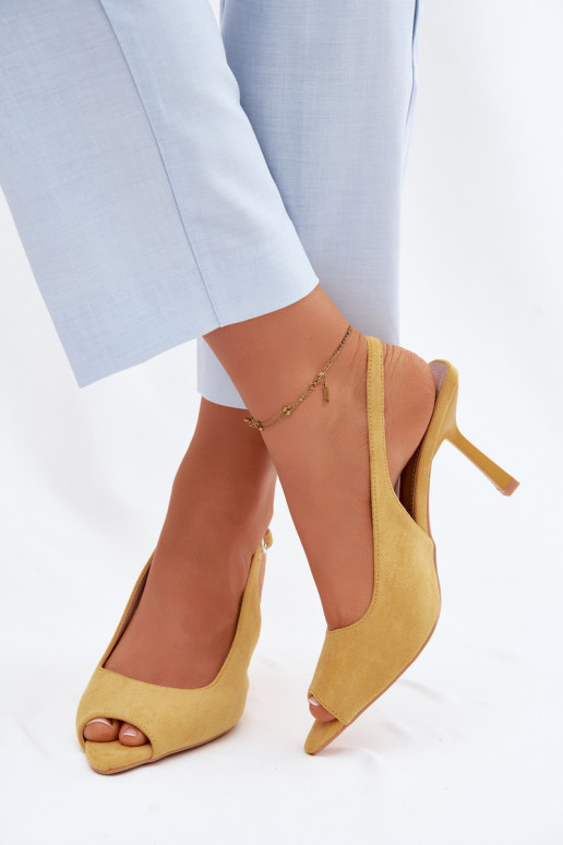 Dames sandalen met dunne hakjes van kunstsuède in gele kleur Sevina