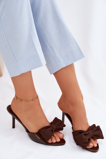 Dames slippers met dunne hakken en strikjes chocolade kleur Jelessa