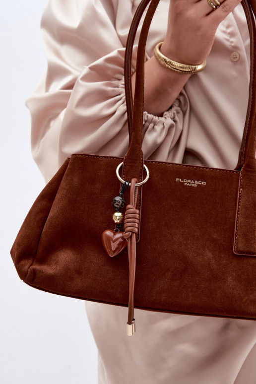 van eco-suèdeoIna HandtasBrelokiem bruine kleur Nelina