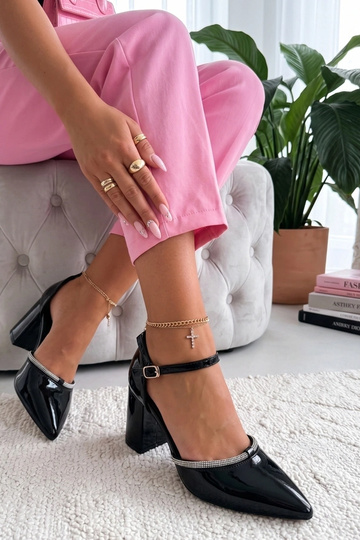 Zwarte lakloafers met...