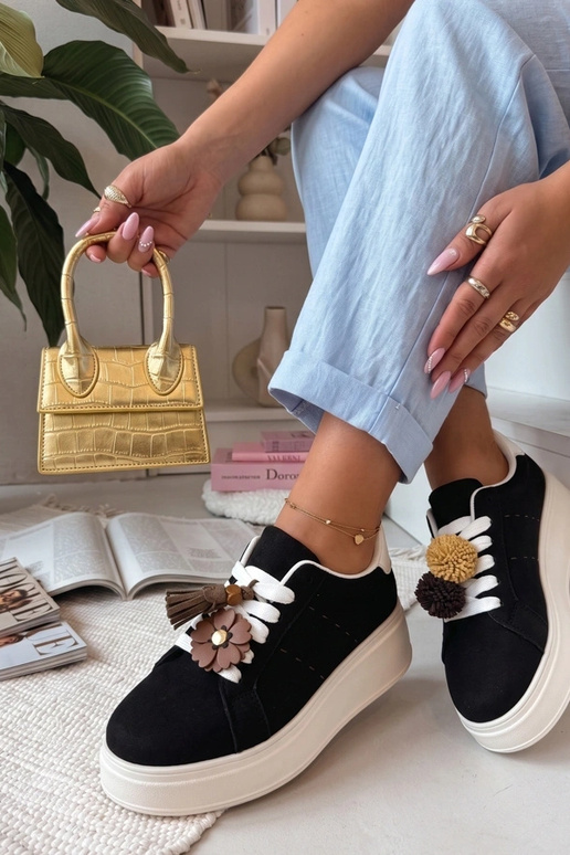 Zwarte sneakers op een platform Oktawia