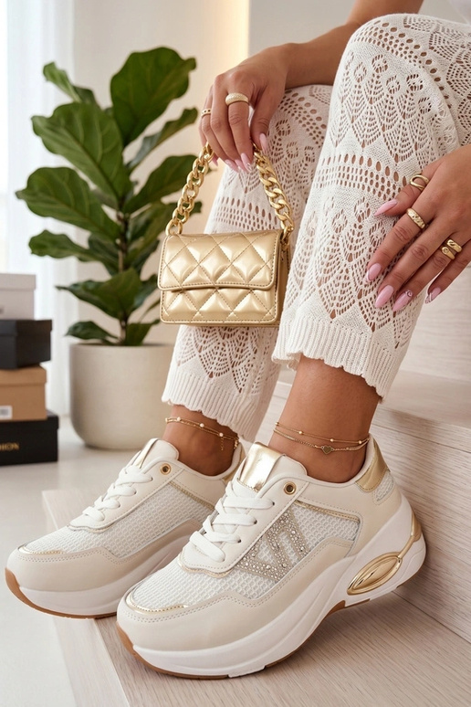 Zandkleurige sneakers op een platform met rhinestones Rafaela