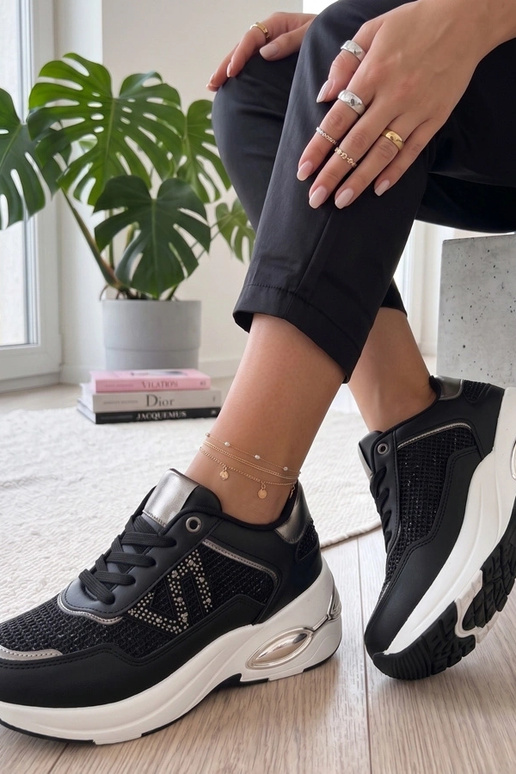 Zwarte sneakers op een platform met rhinestones Rafaela