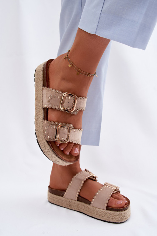 Zandkleurige dames slippers met platform, gouden gespen en studs