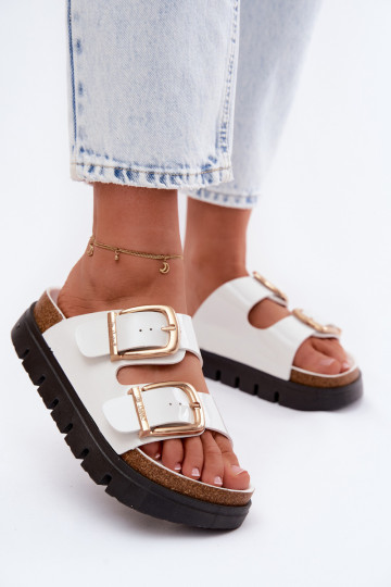 Witte gelakte dames slippers met platform en gouden gespen Lee Cooper LCIN-26-35-4460L