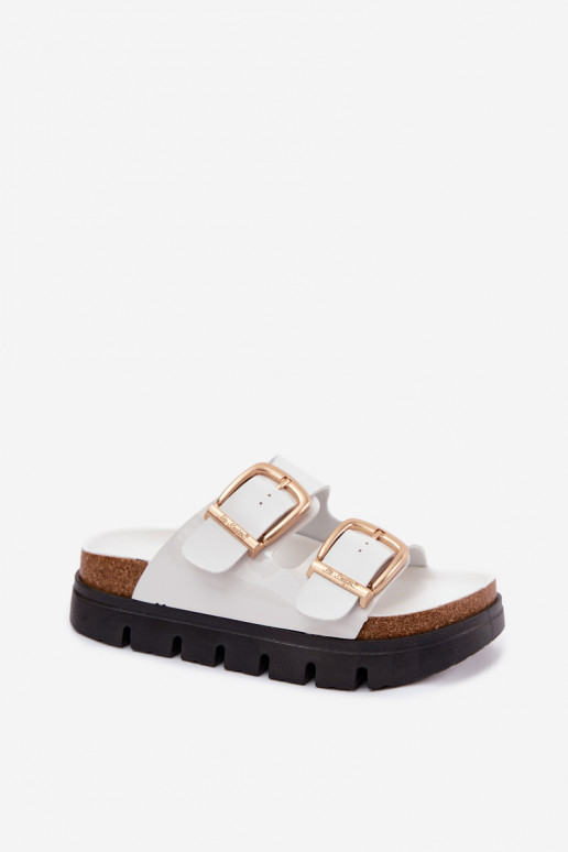 Witte gelakte dames slippers met platform en gouden gespen Lee Cooper LCIN-26-35-4460L