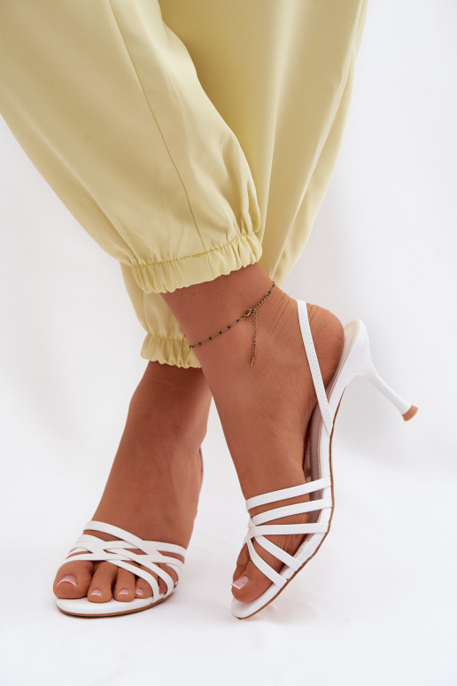 Witte sandalen met dun hakje en bandjes Velivelle