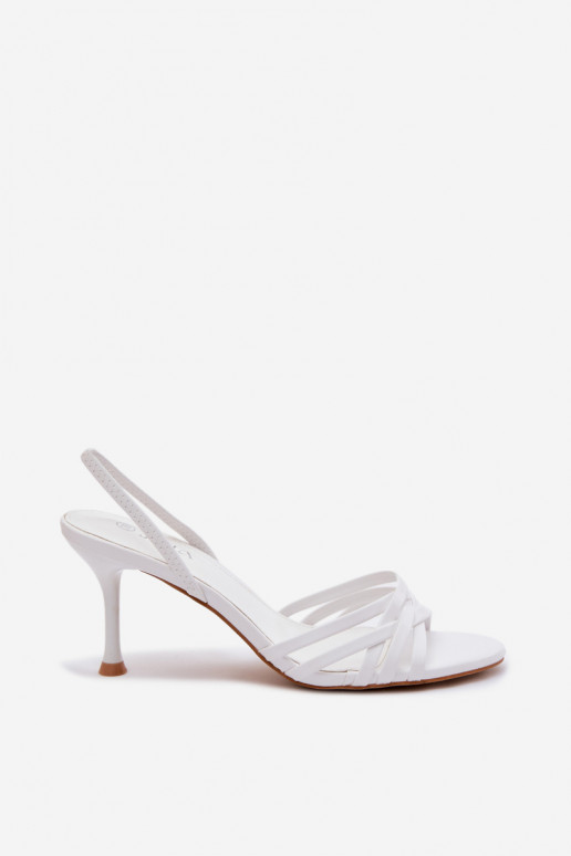 Witte sandalen met dun hakje en bandjes Velivelle