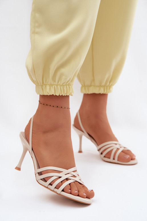 Zandkleurige sandalen met dun hakje en bandjes Velivelle