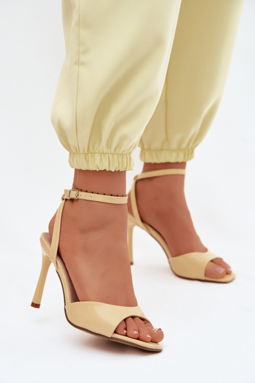 Gele sandalen met dun hakje van faux leather Olissey