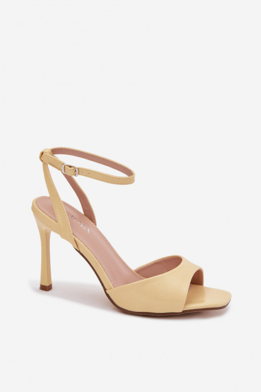 Gele sandalen met dun hakje van faux leather Olissey