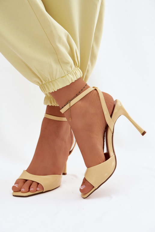 Gele sandalen met dun hakje van faux leather Olissey