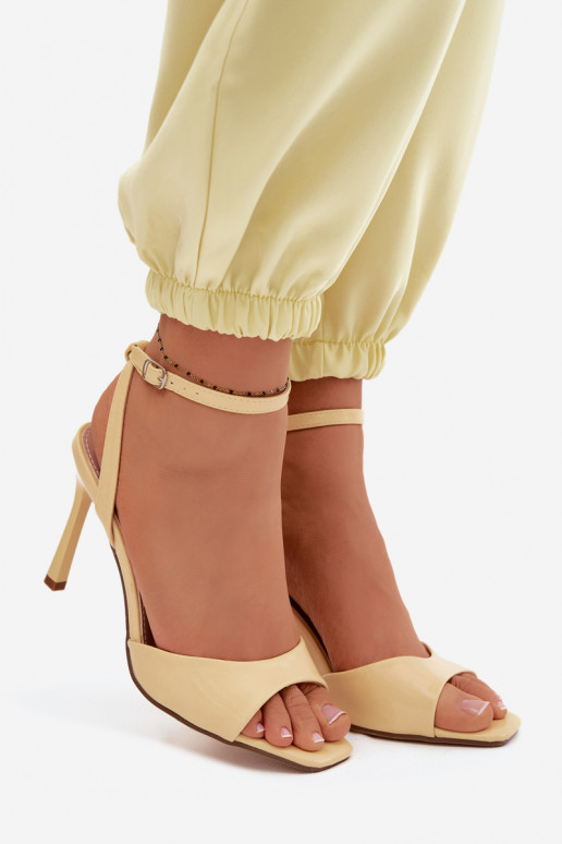 Gele sandalen met dun hakje van faux leather Olissey