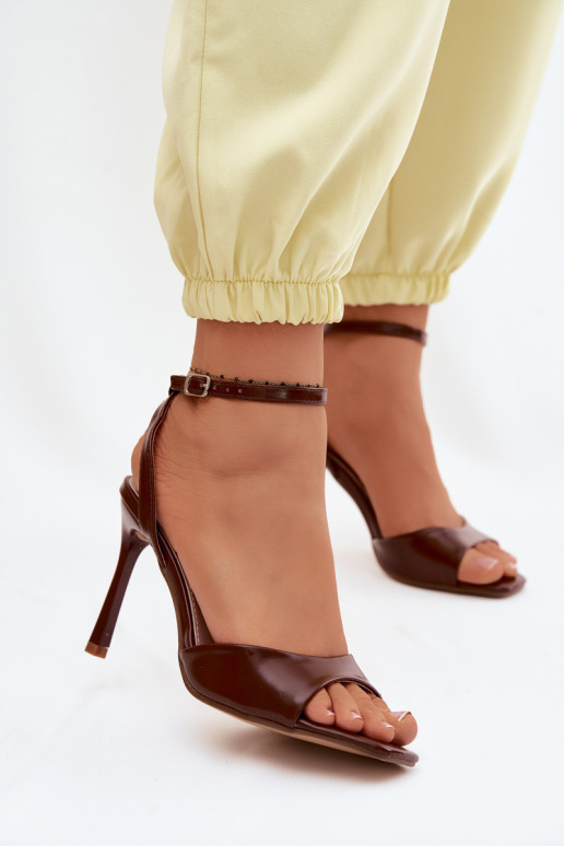 Dames sandalen met dunne hakkenImitacji Skóry bruine kleur Olissey