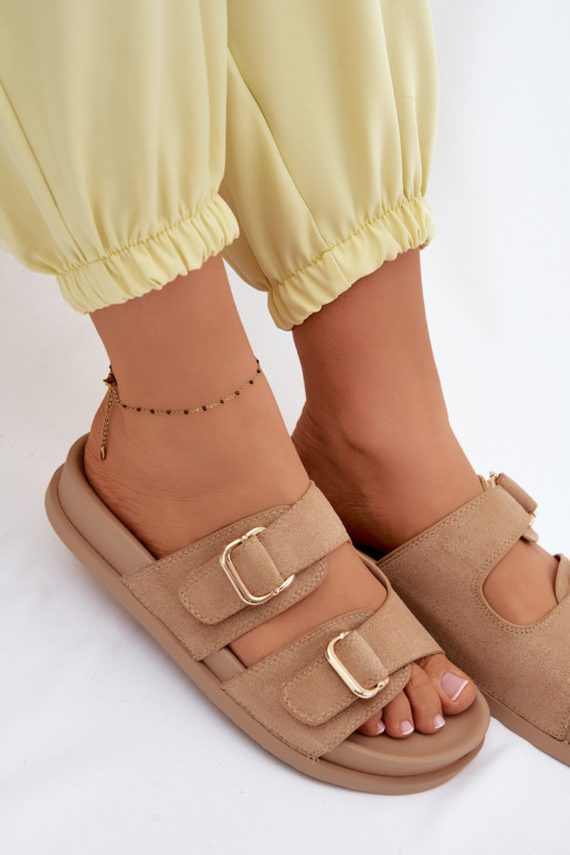 Zandkleurige slippers met gouden gespen Pelorin