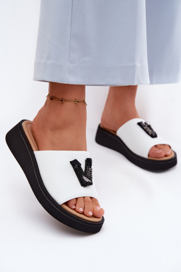 Leren dames slippers met V-vormige bovenkant op platform Vinceza 66950, witte kleur