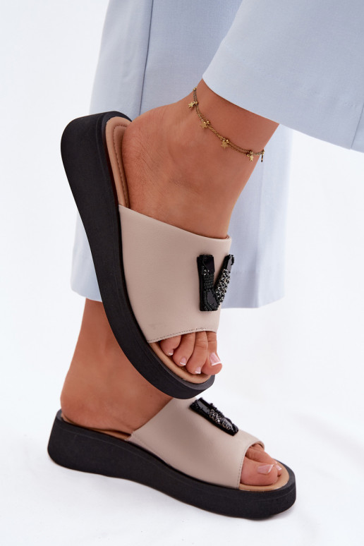 Leren dames slippers met V-vormige bovenkant op platform Vinceza 66950, zandkleur