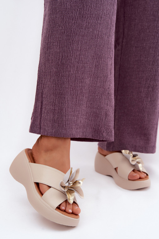 Leren platformsandalen met decoratieve bloemen Vinceza 41511, zandkleur