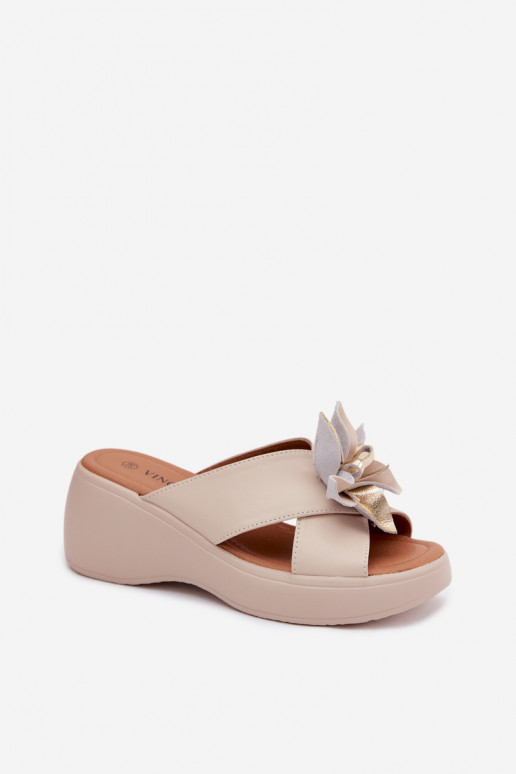 Leren platformsandalen met decoratieve bloemen Vinceza 41511, zandkleur