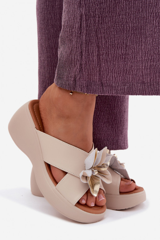 Leren platformsandalen met decoratieve bloemen Vinceza 41511, zandkleur