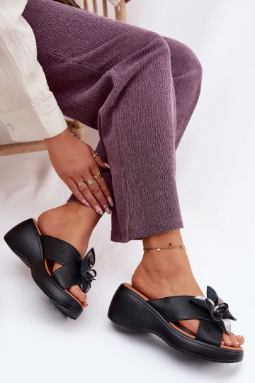 Leren platformsandalen met decoratieve bloemen Vinceza 41511, zwarte kleur