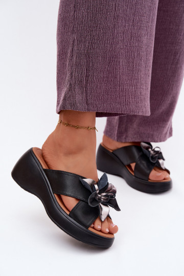 Leren platformsandalen met decoratieve bloemen Vinceza 41511, zwarte kleur 2