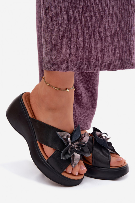 Leren platformsandalen met decoratieve bloemen Vinceza 41511, zwarte kleur